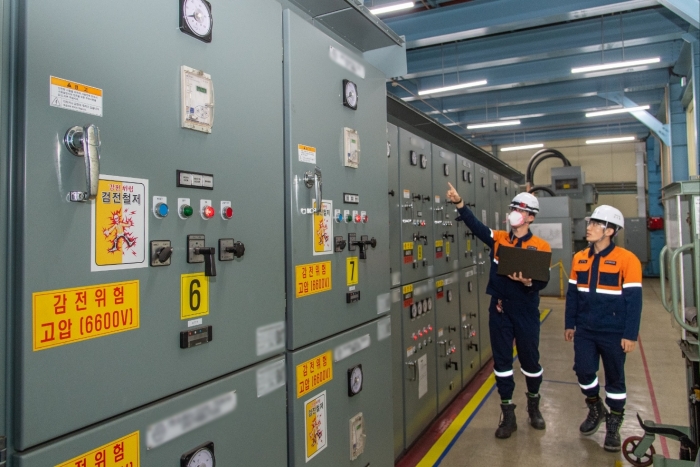 광양제철소가 설비 제어장치의 일종인 계전기 수명을 사전에 예측하는 모니터링 시스템을 구축했다.