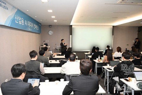 윤일용 포스코DX AI기술센터장, &quot;인공지능전환(AX) 주도해 나갈 것&quot;
