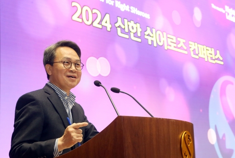진옥동 신한금융 회장 &quot;여성 리더 육성해 그룹 경쟁력 높일 것&quot;
