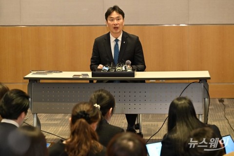 이복현 금감원장 &quot;홍콩 ELS 분쟁조정기준 마련, 과도한 관치 아닌 당국 책무&quot;