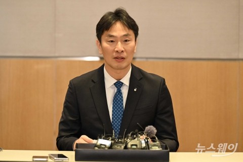 이복현 금감원장 "금융지주 계열사, 부동산 PF 재구조화 모범사례 만들어야"