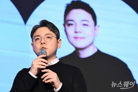 취재진 질문 답하는 김규빈 토스증권 CPO