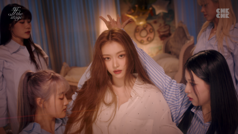 유아, 오프 더 스테이지서 '루프탑(Rooftop)' 공개