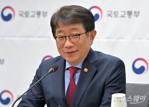 박상우 국토부 장관, 기업형 장기임대 도입 추진 &quot;규제완화 및 금융·세제 지원&quot;