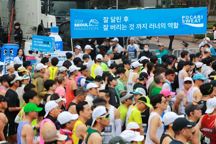 서울마라톤 참가자들이 출발지에서 대기하고 있다. 사진 제공=동아오츠카