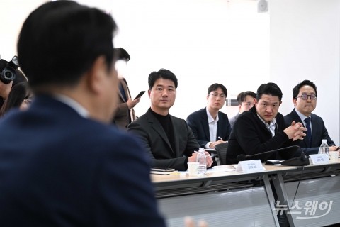 박상우 국토부 장관 모두발언 경청하는 송진우·강희수·김영태
