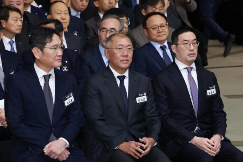 여름휴가 반납한 재계 총수들···하반기 위기대응 집중