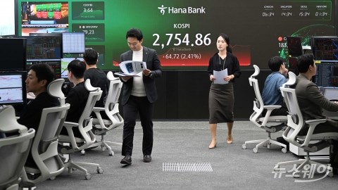 하나은행, 신축 딜링룸 사전 공개...코스피 2750선 돌파