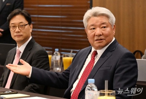 김홍일 방통위원장, 통신3사 대표에게 &quot;전환지원금 협조해달라&quot;
