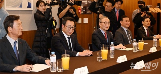 방통위원장 만난 통신3社 CEO···'전환지원금' 증액 카드 '만지작'