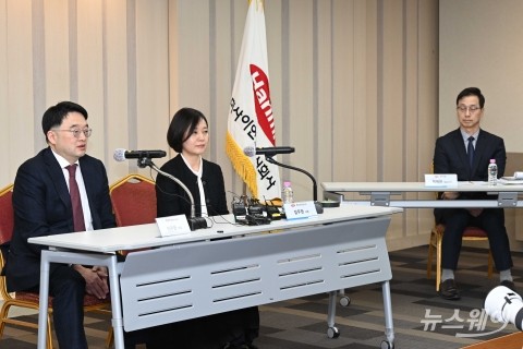 한 자리에 모인 임주현 사장·이우현 회장·박재현 대표