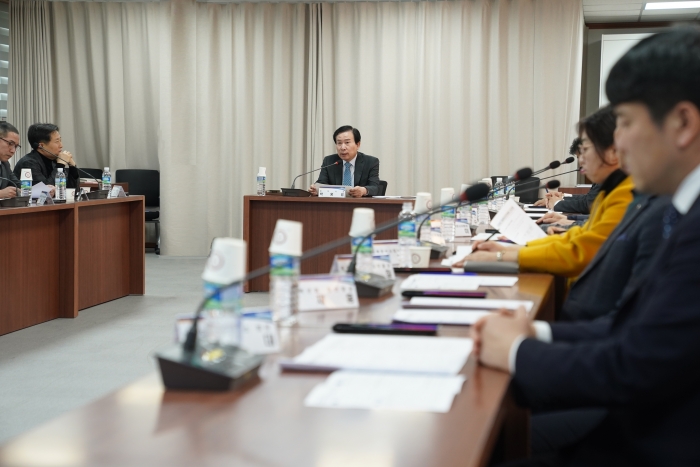 목포시가 22일 시청 상황실에서 국립목포대학교 의과대학유치추진위원회를 열고 있다.