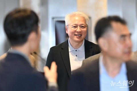 ㈜LG 정기주총 떠나는 권봉석 대표