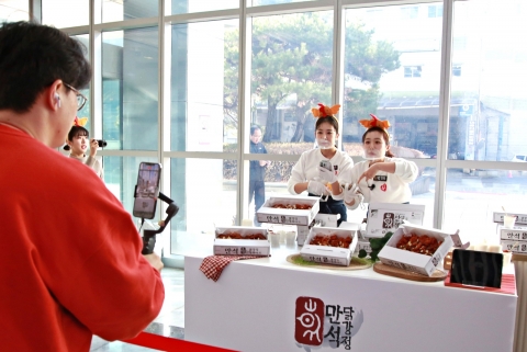 롯데홈쇼핑 모바일TV '엘라이브', MZ 놀이터 만든다