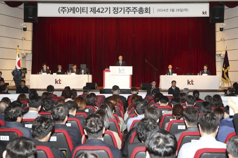 &quot;혁신한다며 검사 줄영입&quot;···KT 김영섭 &quot;양심 손얹고, 출신 때문 아냐&quot;