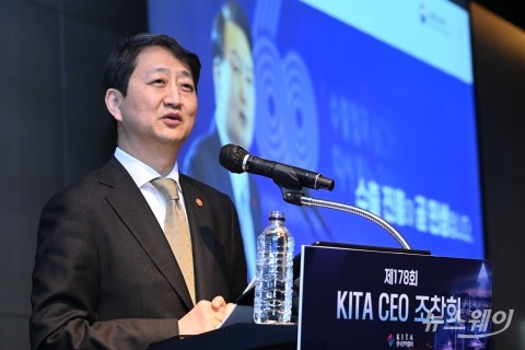 처음으로 발표하는 안덕근 장관, ' 新산업정책 2.0 전략' 강조