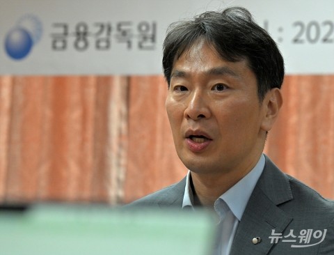 이복현 &quot;보름달이 둥근 게 손가락 탓?&quot;···野 관권선거 비판에 정면 반박