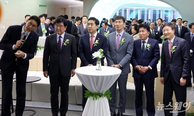 김주현·이복현, 하나은행 딜링룸 '하나 인피니티 서울' 개관식에 참석