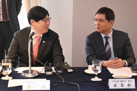 건설업 간담회 찾아 대화 나누는 김소영·윤창운