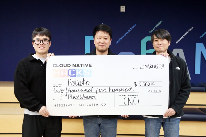 신한카드가 세계 최대 규모의 오픈소스 비영리재단 'CNCF(Cloud Native Computing Foundation)'에서 주관한 해커톤에 참가해 3위에 입상했다. 사진=신한카드 제공