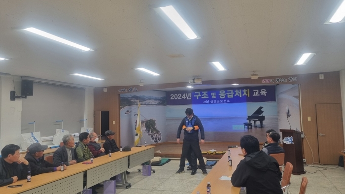 신안군이 응급처치 교육을 실시하고 있다.