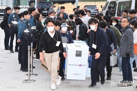 '제22대 국회의원 선거', 속속 도착하는 '개표함'