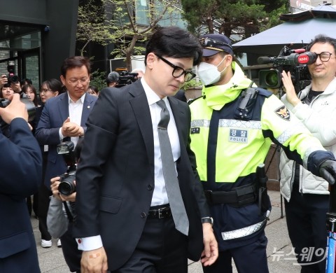 국민의힘당사 떠나는 한동훈 비대위원장