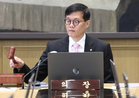 금통위, 기준금리 동결···연 3.50% 10회 연속 동결