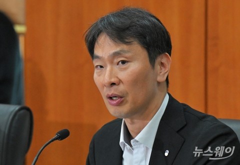 이복현 금감원장 &quot;중동發 금융 충격 대비···부실자산 신속 정리해야&quot;
