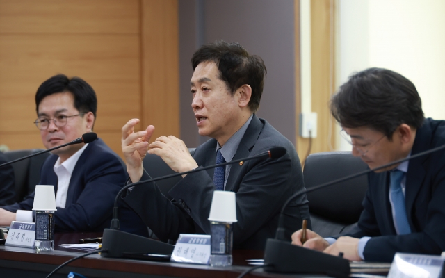 김주현, 중동위기에 긴급 점검회의···"시장안정 위한 철저한 대비태세"