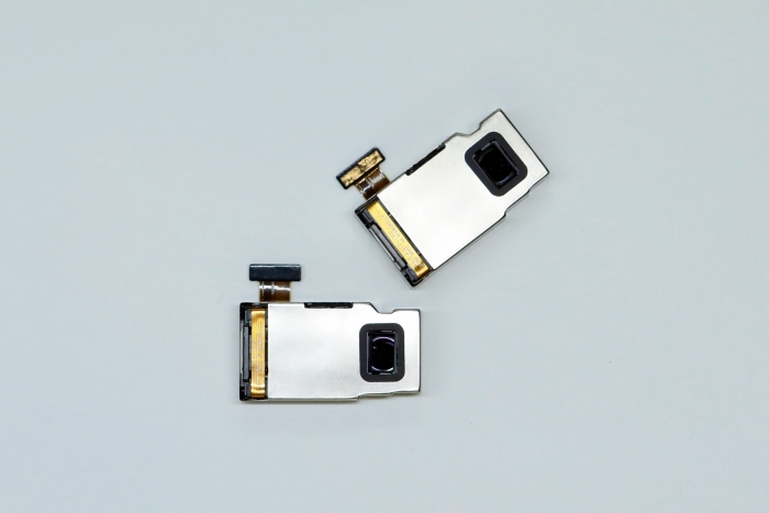 LG이노텍은 세계 최고 수준의 광학 설계 기술이 적용된 스마트폰용 '고배율 광학식 연속줌 카메라 모듈'로 올해 에디슨 어워즈를 수상했다. 사진은 LG이노텍의 '고배율 광학식 연속줌 카메라 모듈'이다. 사진=LG이노텍 제공