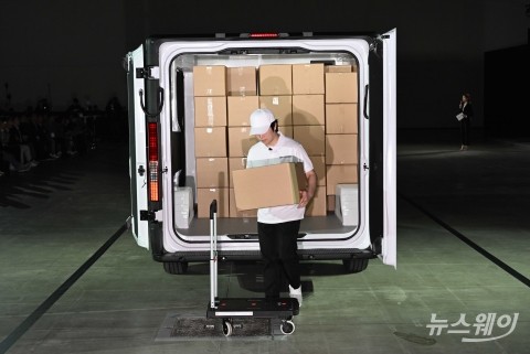 현대차, 'ST1 카고' 택배 상하차 시연