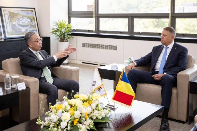 루마니아 대통령, 두산에너빌리티 본사 방문