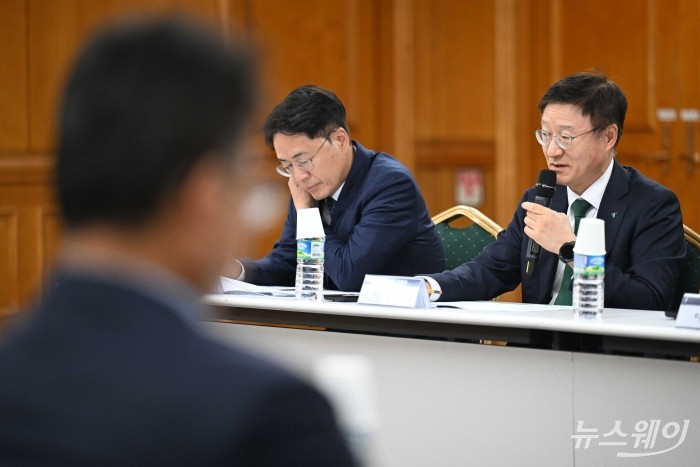 이승열 하나은행장이 30일 오전 서울 중구 은행연합회에서 열린 기후기술펀드 조성 협약식에서 축하말을 하고 있다. 사진=강민석 기자 kms@newsway.co.kr