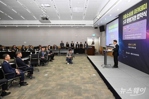 고용노동부 &quot;협력사 근로자들, 대기업 자사 교육 가능&quot;