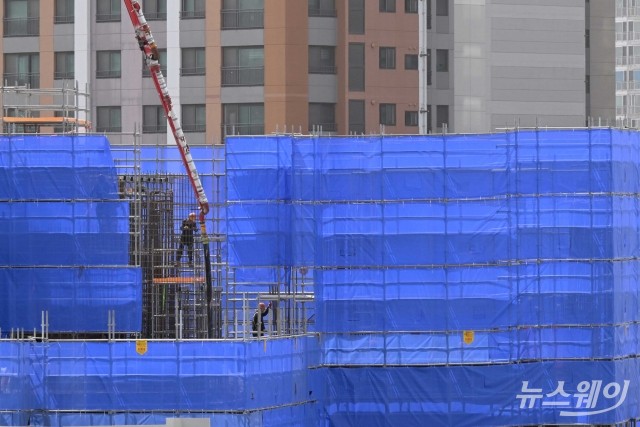 건설업계, 금리 하향안정화에 버티기 돌입 "고비만 넘기자"