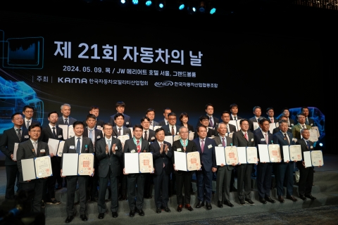 제21회 자동차의 날···양희원 현대차 사장 은탑산업훈장 수상