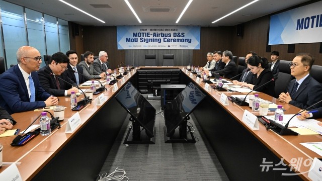 항공·우주·방산 R&D 센터 한국 설립 '약속'···산업부-에어버스 MOU 체결