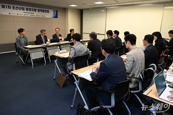 이승렬 산업통상자원부 산업정책실장이 10일 오전 서울 중구 대한상공회의소에서 열린 조선산업 중앙지방 정책협의회에서 모두발언을 하고 있다. 사진=강민석 기자 kms@newsway.co.kr