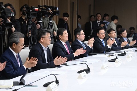 박수치는 신동진·김수연·박경일·구본규·이계인·박종환·홍성민
