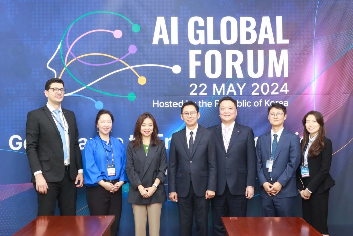 LG AI연구원과 유네스코가 22일 AI 서울 정상회의가 열린 서울 한국과학기술연구원에서 AI 윤리 플랫폼을 만들기 위한 협약을 체결했다. 사진=LG 제공