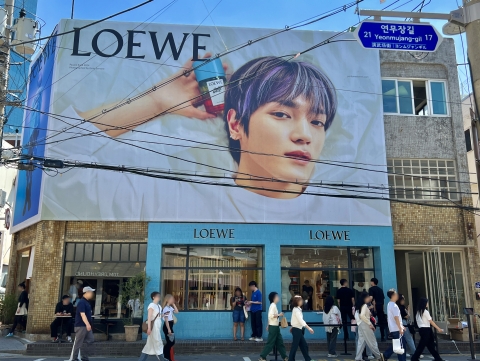 &quot;나만의 취'향' 찾아가세요&quot;···성수 '로에베' 팝업 가보니
