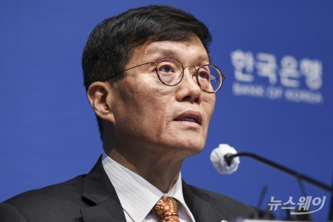 한은, 성장률 2.1→2.5% 상향···&quot;2분기 조정, 하반기 회복 예상&quot;(종합)