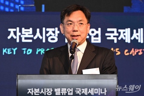 日국무청 호리모토 국장 &quot;포괄적 구조개혁으로 기업·가계·정부 투자 촉진&quot;