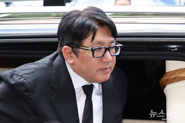 증선위, 방시혁 '사기적 부정거래' 심의···검찰 고발 여부 결정