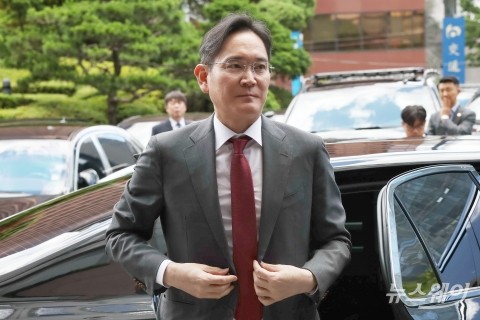 팜 민 찐 총리 만난 이재용 회장 &quot;베트남의 발전은 삼성의 발전&quot;