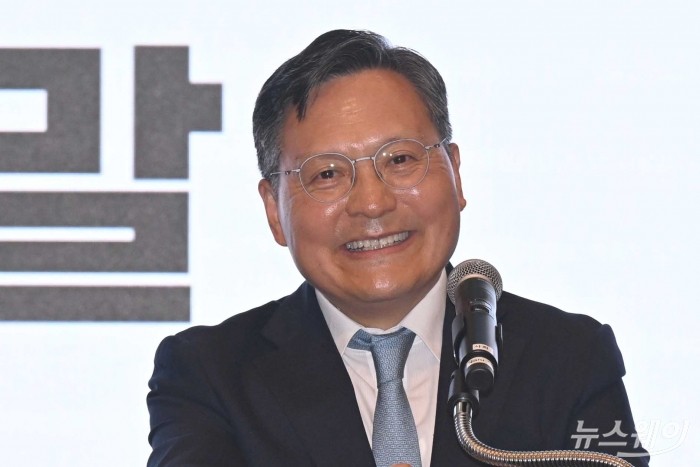 임동순 NH-Amundi자산운용 대표이사가 4일 오전 서울 마포구 호텔나루엠갤러리에서 열린 '하나로TDF' 기자간담회에서 인사말을 하고 있다. 사진=강민석 기자 kms@newsway.co.kr