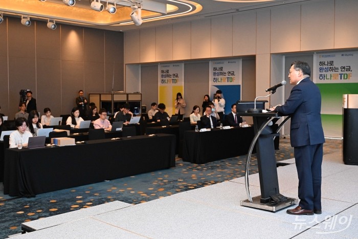 임동순 NH-Amundi자산운용 대표이사가 4일 오전 서울 마포구 호텔나루엠갤러리에서 열린 '하나로TDF' 기자간담회에서 인사말을 하고 있다. 사진=강민석 기자 kms@newsway.co.kr