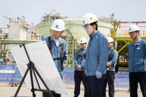 최연혜 한국가스공사 사장 &quot;인천 LNG 기지, 재해 없는 일터 되기를&quot;