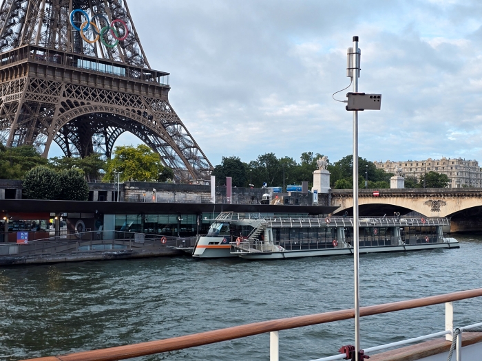 파리 올림픽 개막식이 열릴 예정인 센강 보트에 갤럭시 S24 울트라가 설치된 모습. 사진=삼성전자 제공